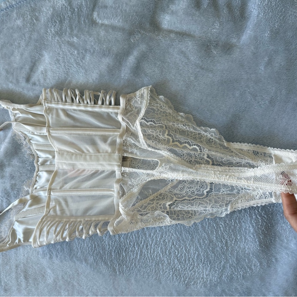 Victoria's Secret Cream Lace Chemise - Picture 5 of 12